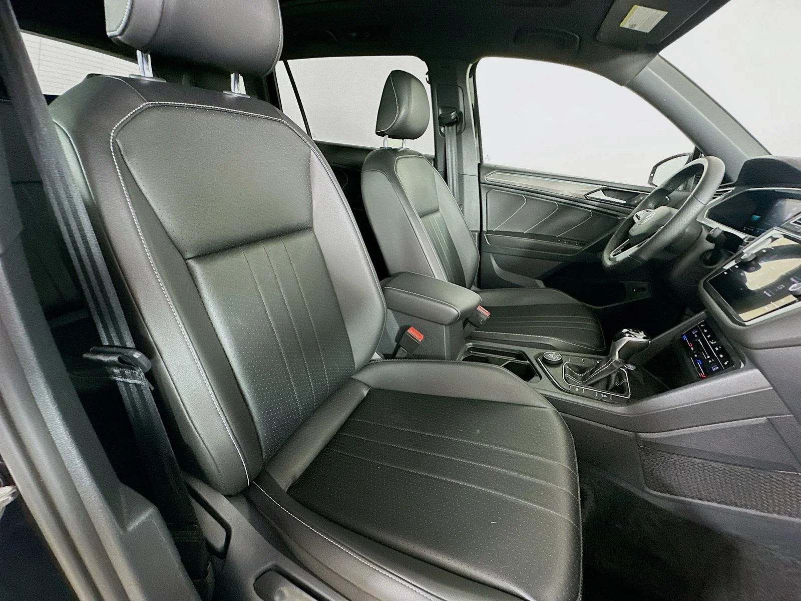 Used 2022 Black Volkswagen  image 44