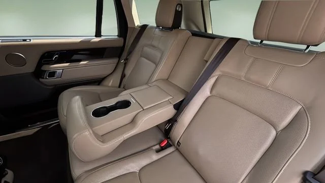 Used 2019 Blue Land Rover 5.0L V8 Supercharged image 39