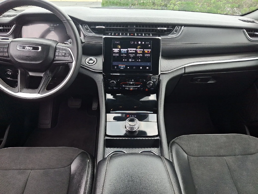 Used 2024 Silver Jeep Altitude X 4x4 image 16