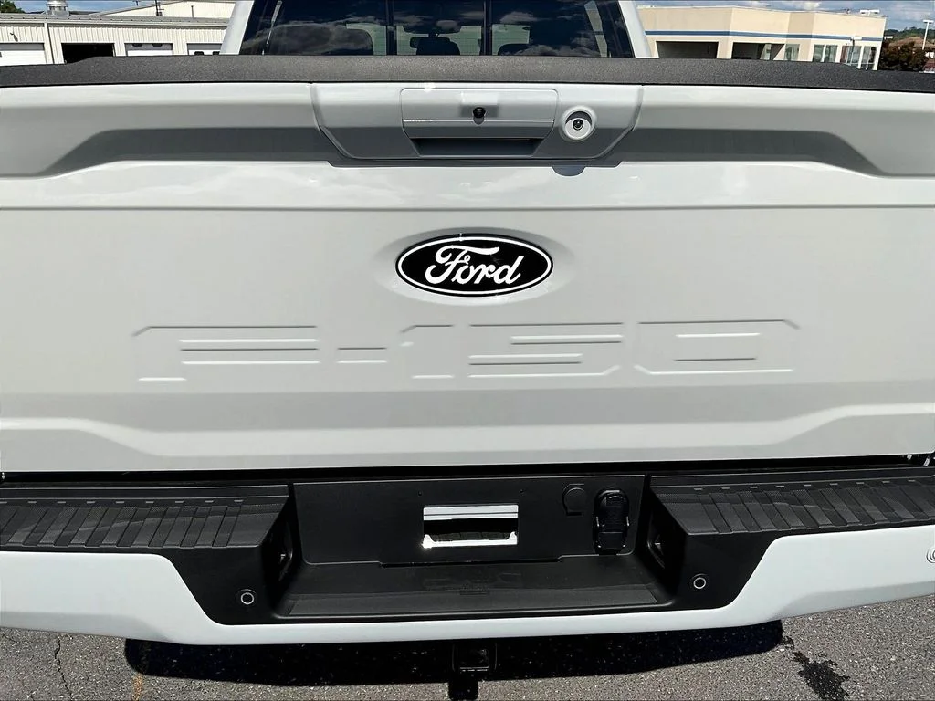 New 2026 Avalanche Ford XLT image 8