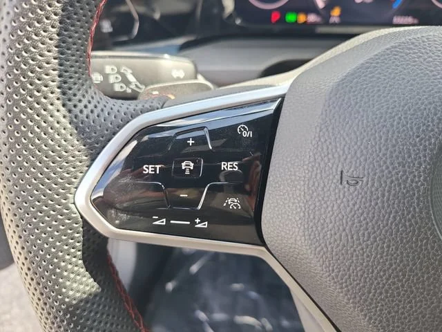 Used 2022  Volkswagen S image 27