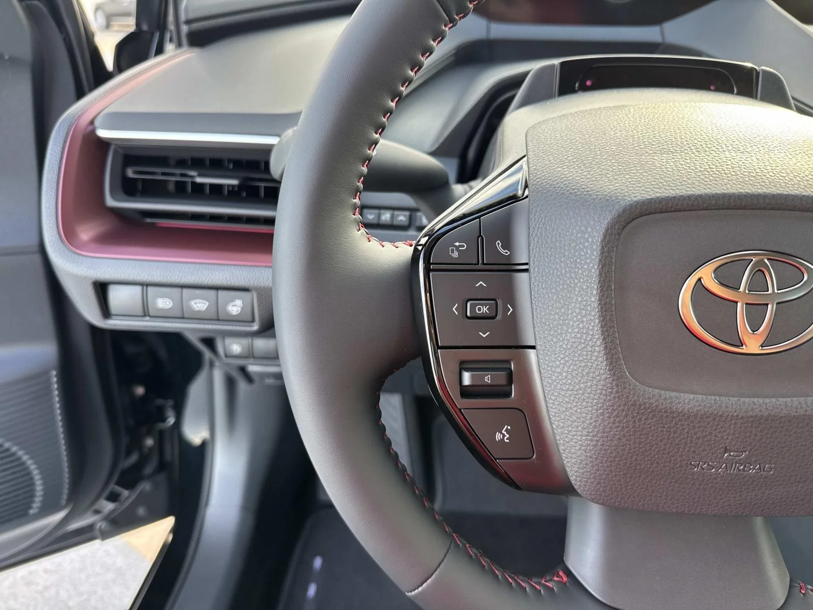 2026 Toyota Prius Plug-in Hybrid XSE - Photo 15