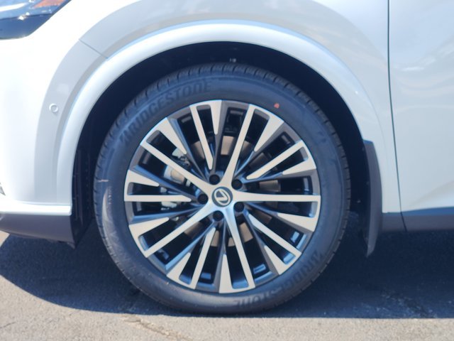 New 2026 Eminent White Pearl Lexus PREMIUM PLUS image 16