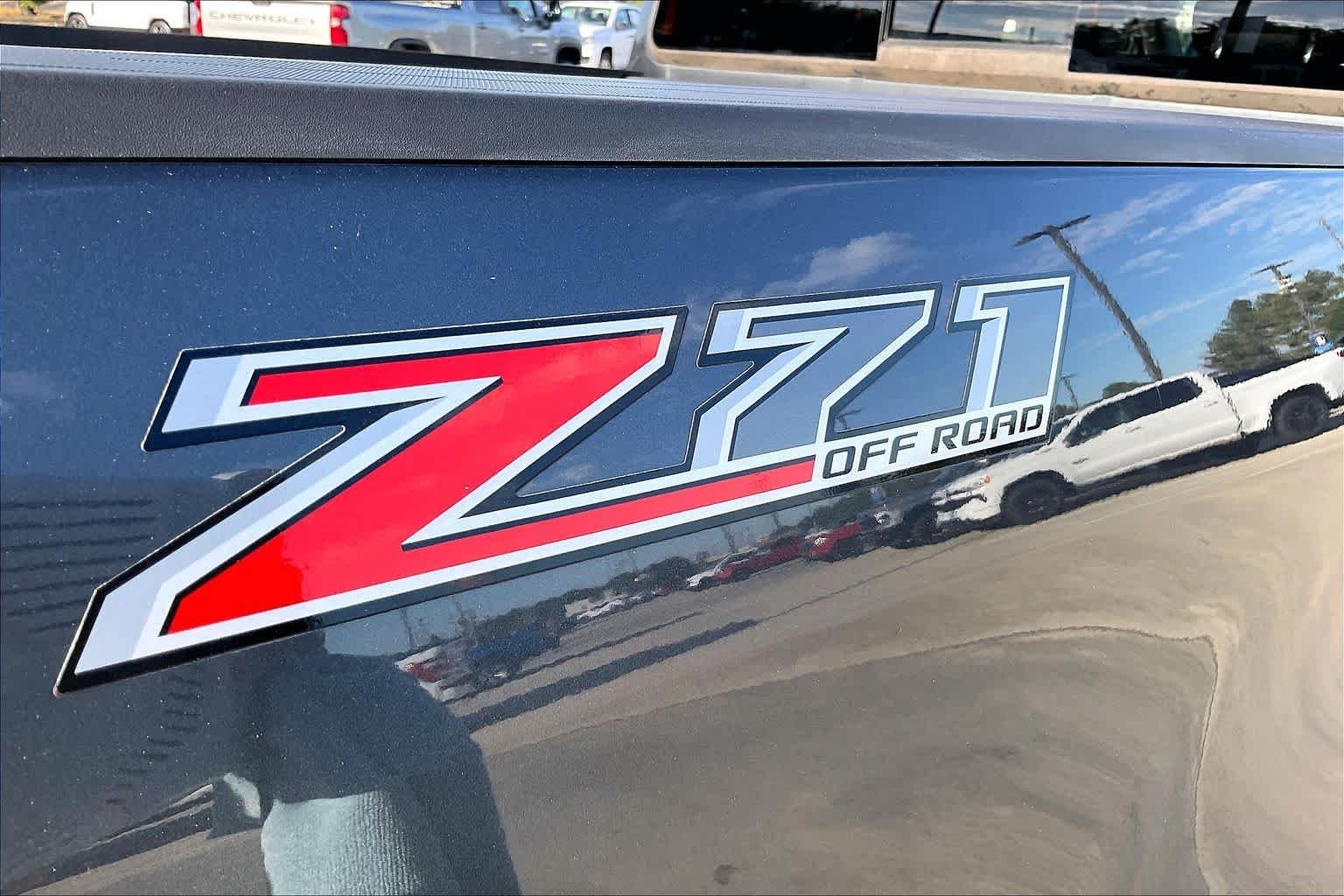 Used 2016 Cyber Gray Metallic Chevrolet 4WD Z71 image 10