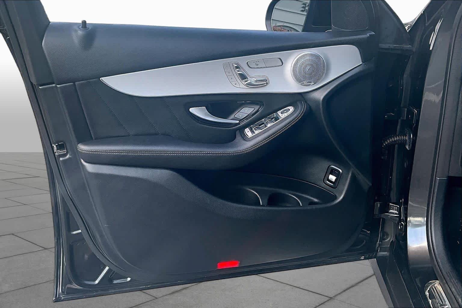 Used 2020 Graphite Grey Metallic Mercedes-Benz GLC 300 image 22