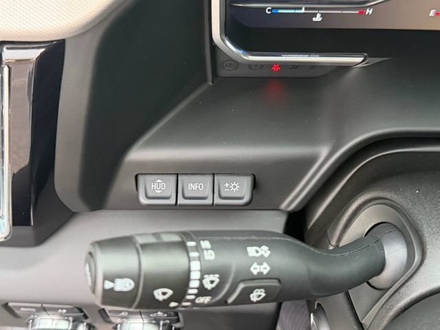 Used 2022 WHITE FROST TRICOAT GMC Denali image 32