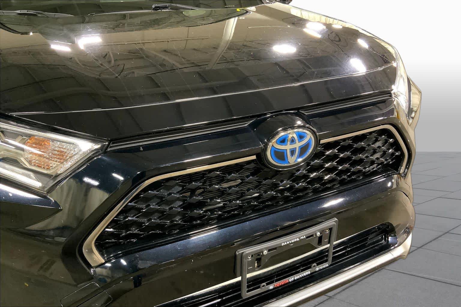 Used 2021 Midnight Black Metallic Toyota SE image 30