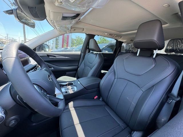 New 2026 Radiant White INFINITI LUXE image 11