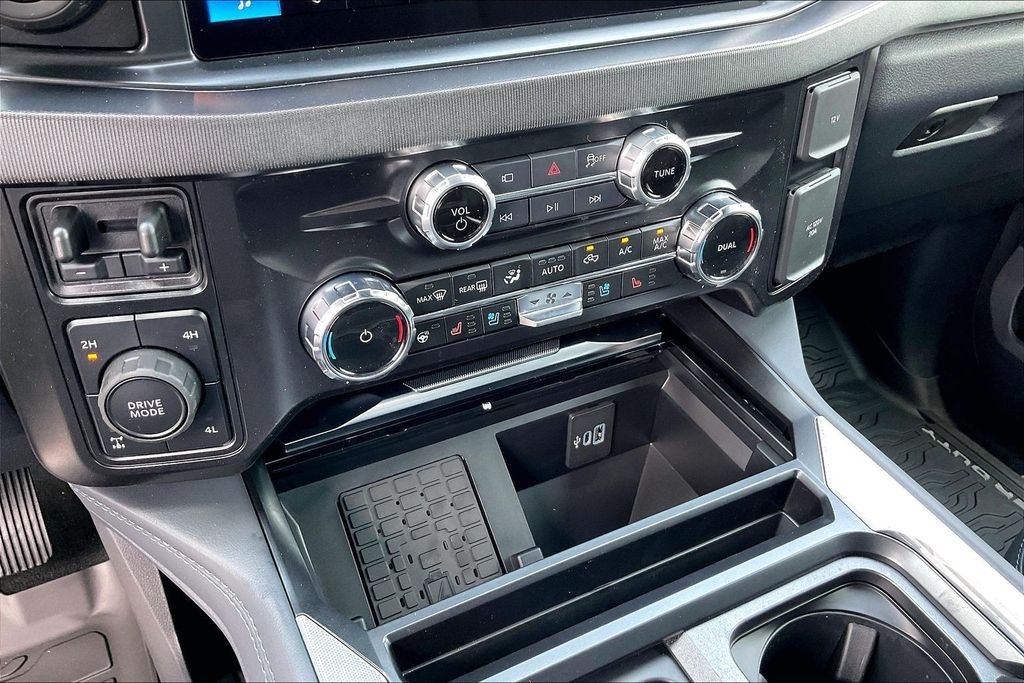New 2026 Carbonized Gray Metallic Ford Platinum image 18