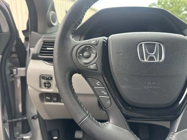 Used 2016  Honda Touring image 17