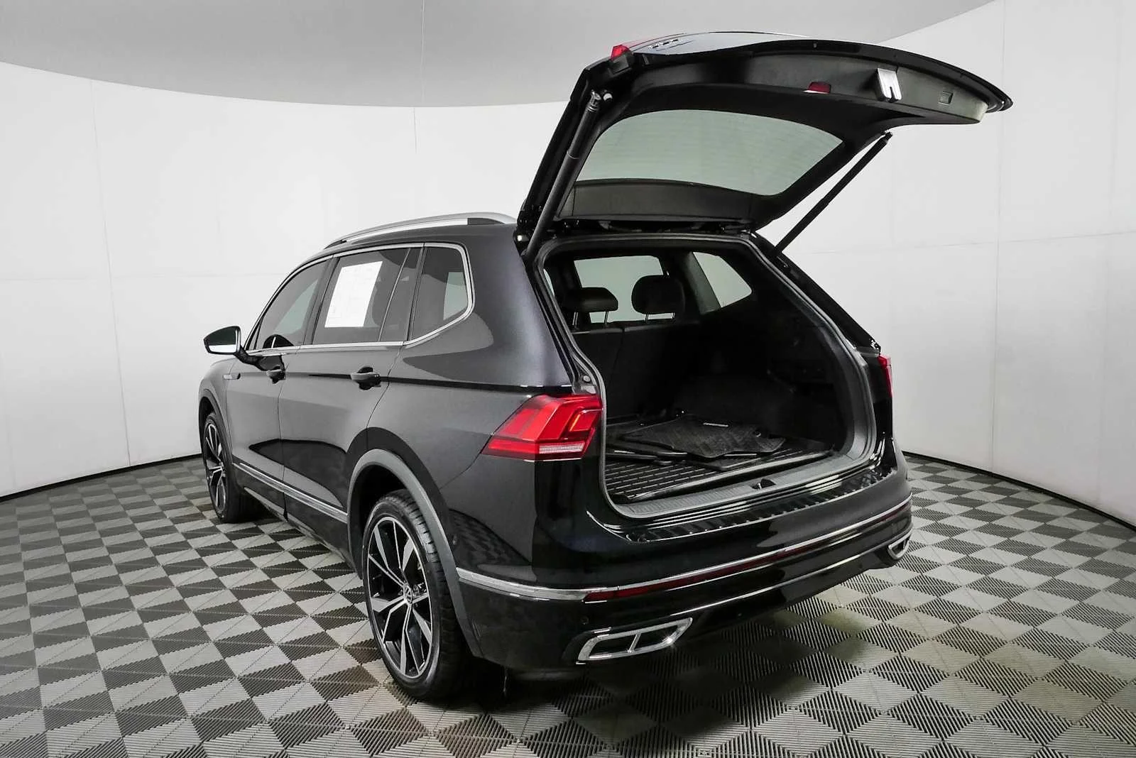 Certified Used 2023 Deep Black Pearl Volkswagen SEL R-Line image 33