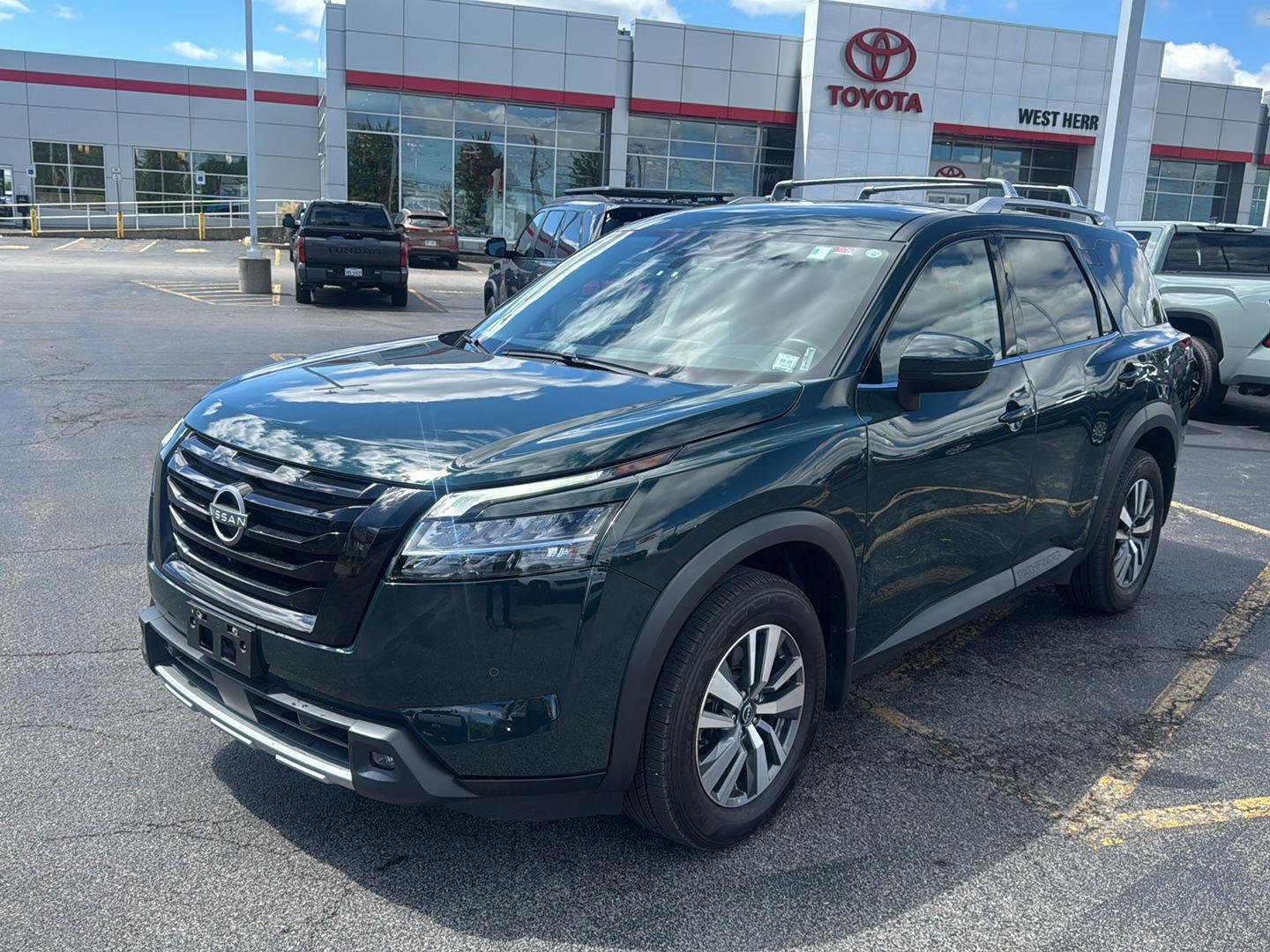 Used 2024 Obsidian Green Pearl Nissan SL image 3