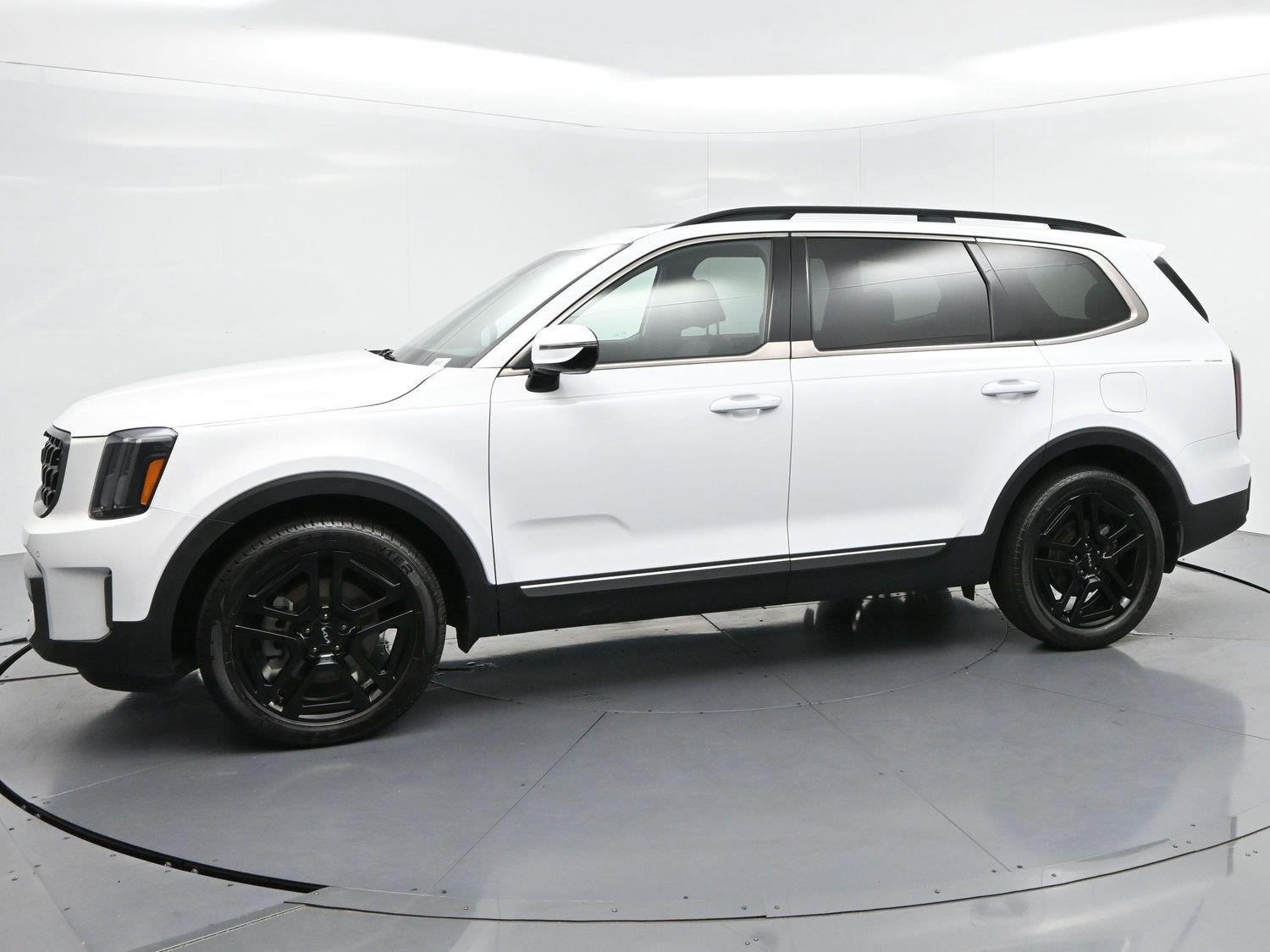 Used 2023 Glacial White Pearl Kia SX X-Line image 4