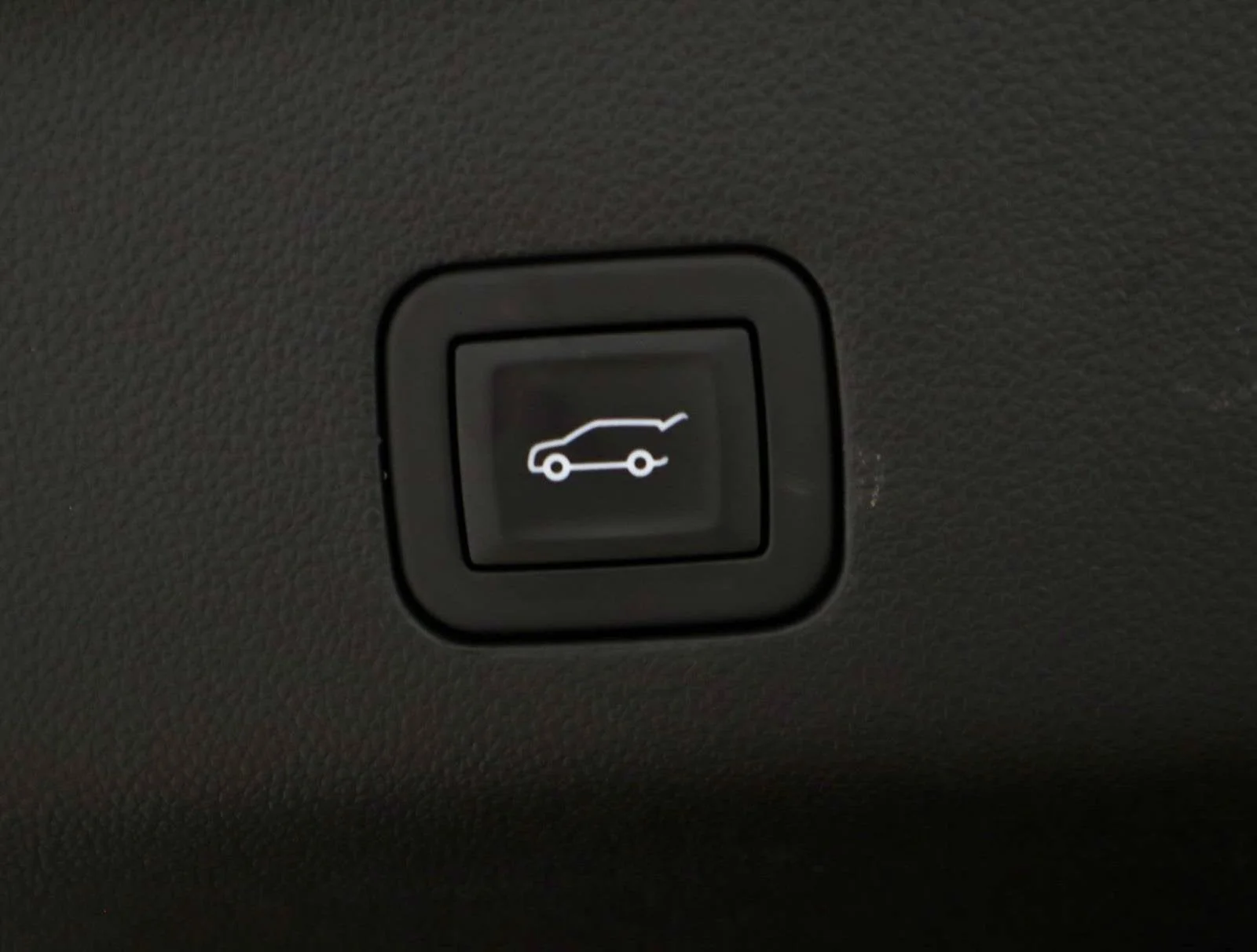 Used 2025 Iridescent Pearl Tricoat Chevrolet High Country image 11