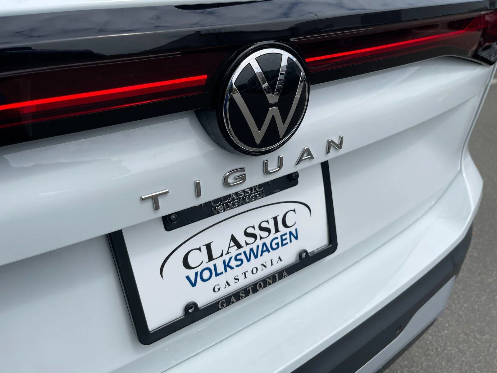 New 2026 pure white Volkswagen S image 11