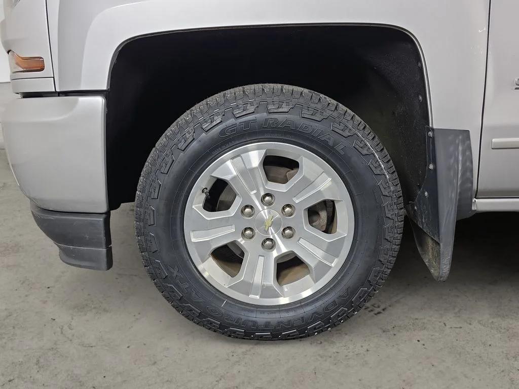Used 2016 Silver Ice Metallic Chevrolet LT image 9