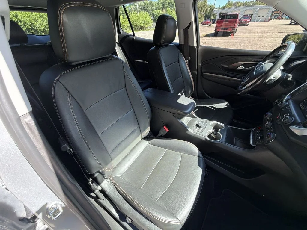 Used 2021 Silver GMC SLT image 28