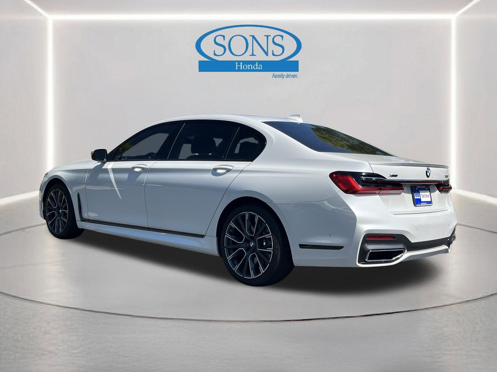 Used 2021 Mineral White Metallic BMW 750i xDrive image 27