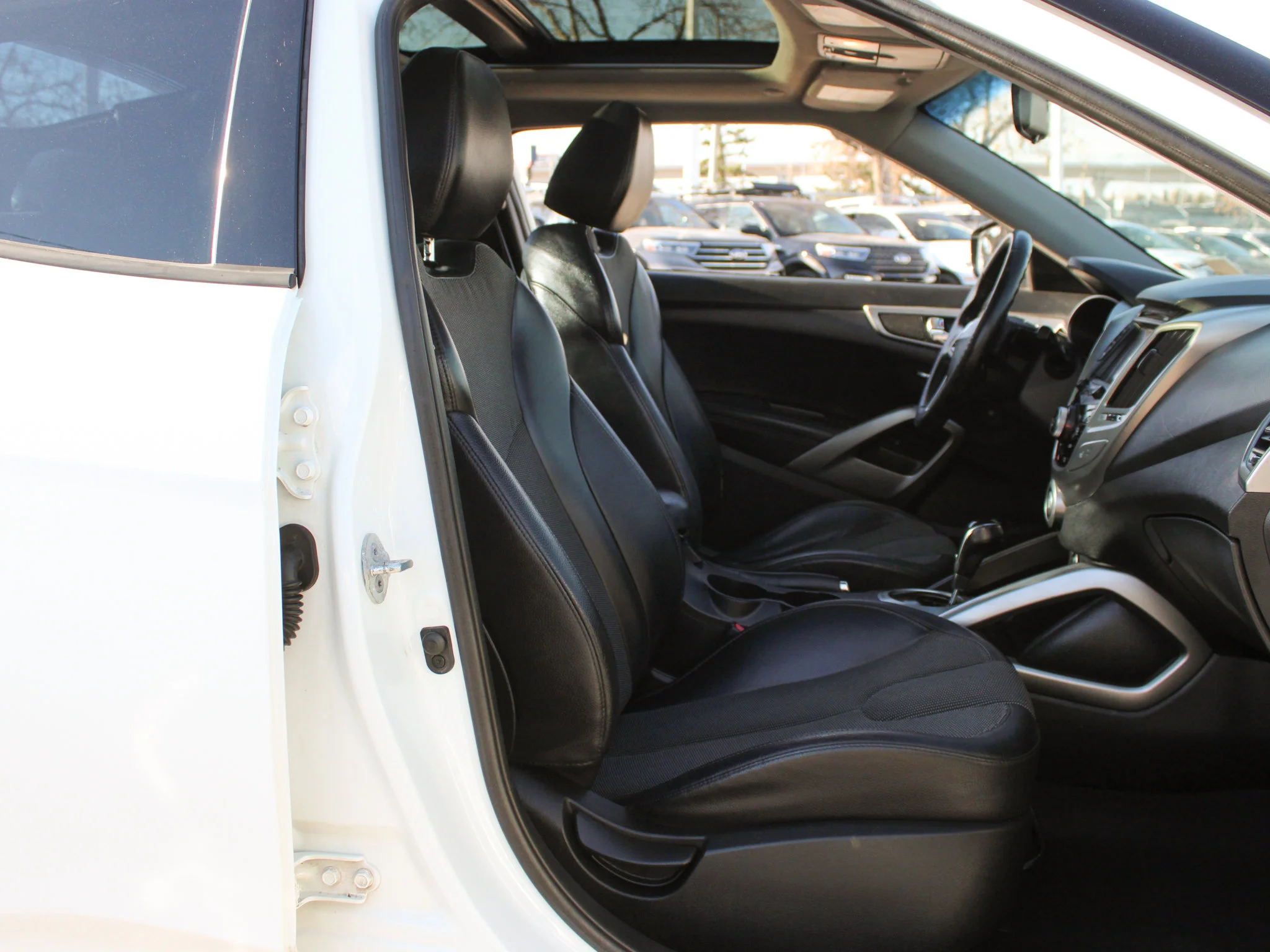 Used 2012 White Hyundai w/Tech * Mechanic Special | Navigation | Heated Seats | Backup Camera image 14