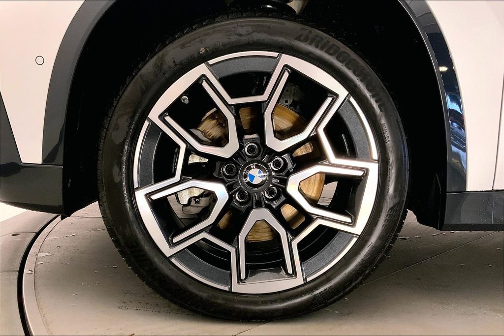 Used 2026 Mineral White Metallic BMW  image 9
