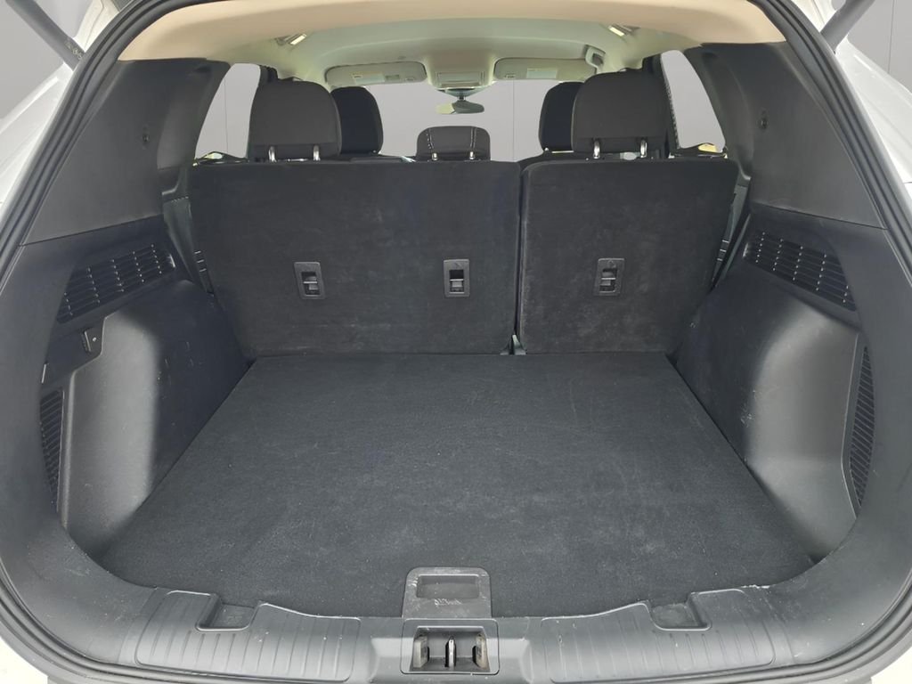 Used 2024 Oxford White Ford Active image 9