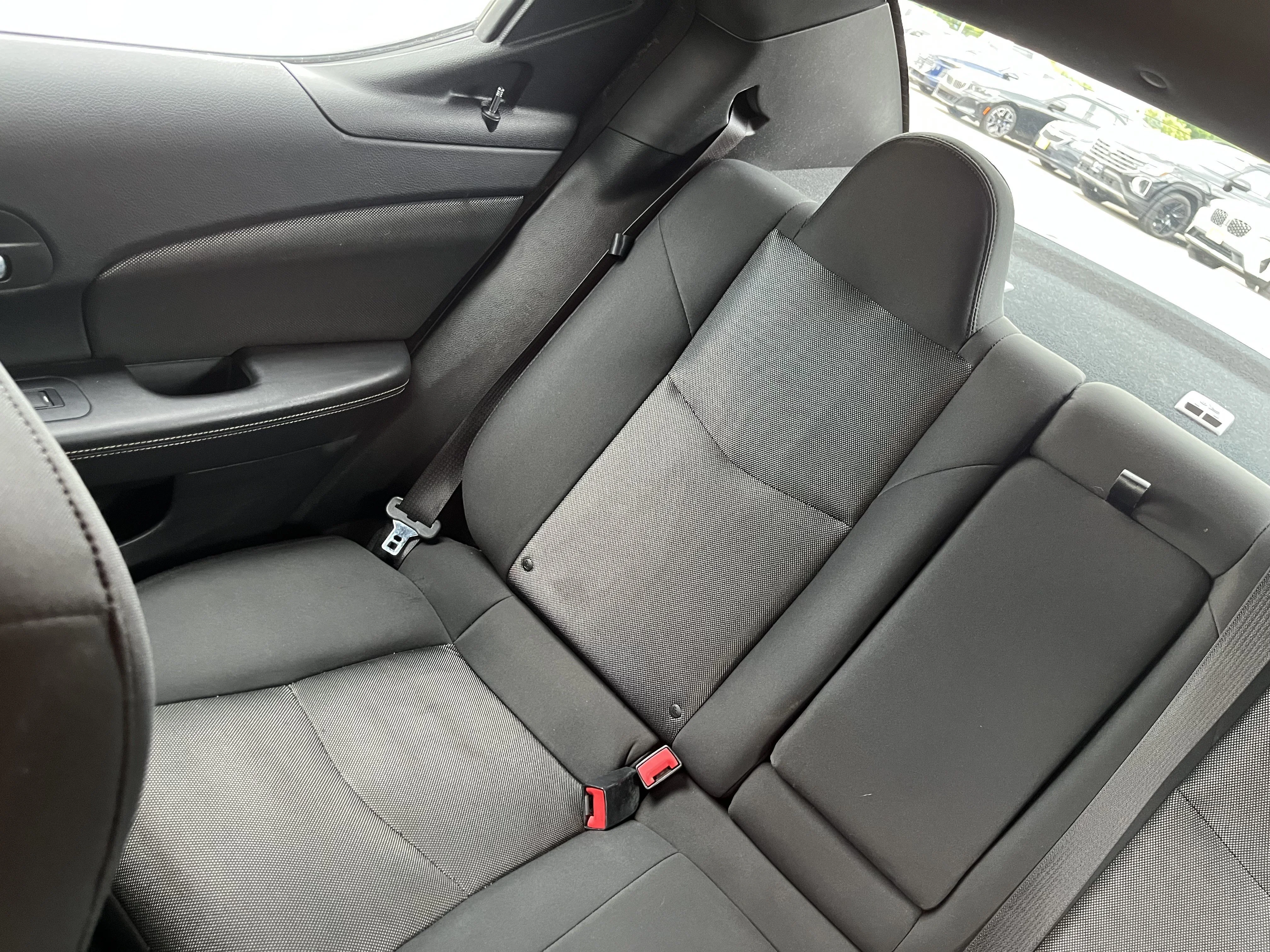 Used 2014 Bright White Clearcoat Dodge SE image 20