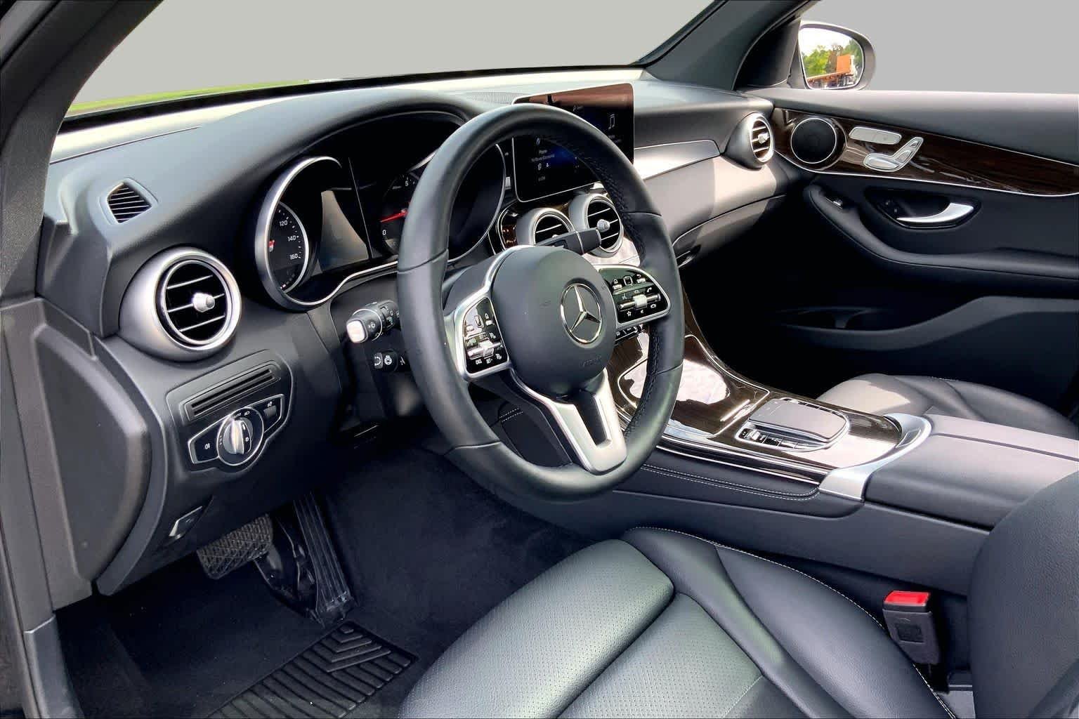 Used 2021 Black Mercedes-Benz GLC 300 image 17