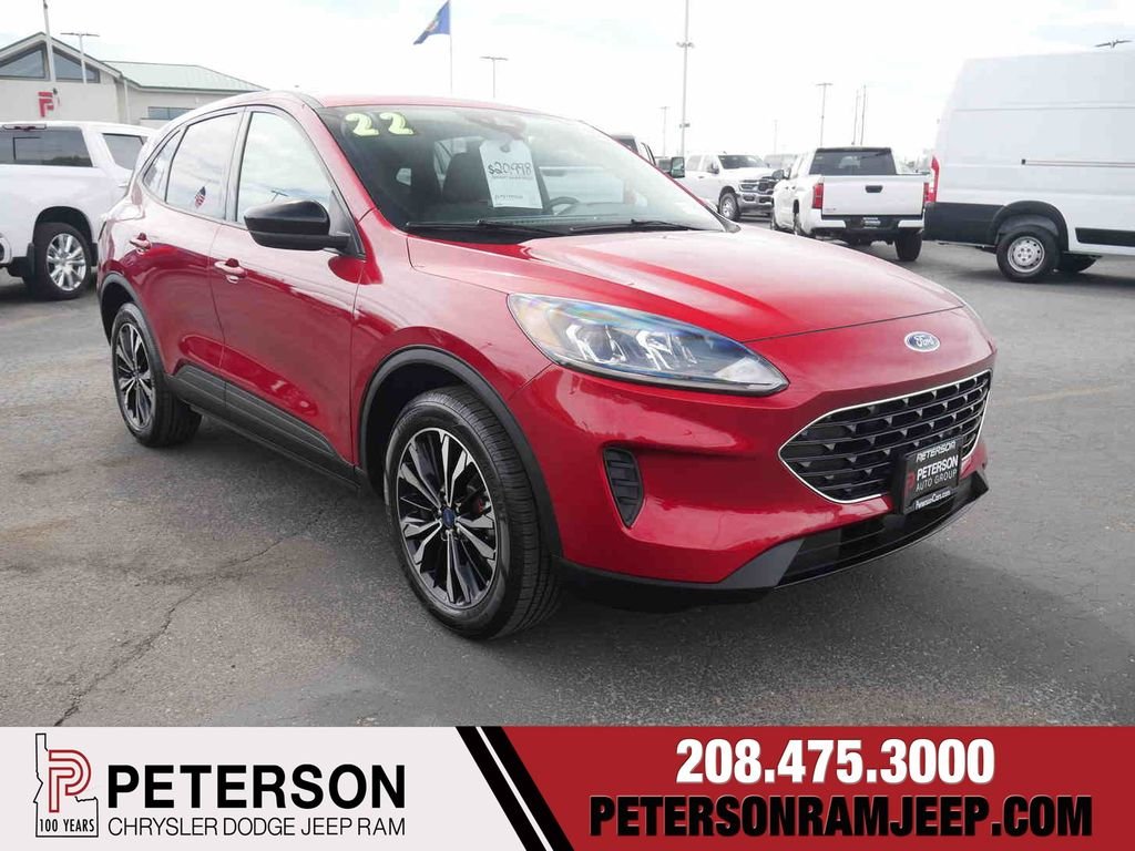 Used 2022 Red Ford SE image 1