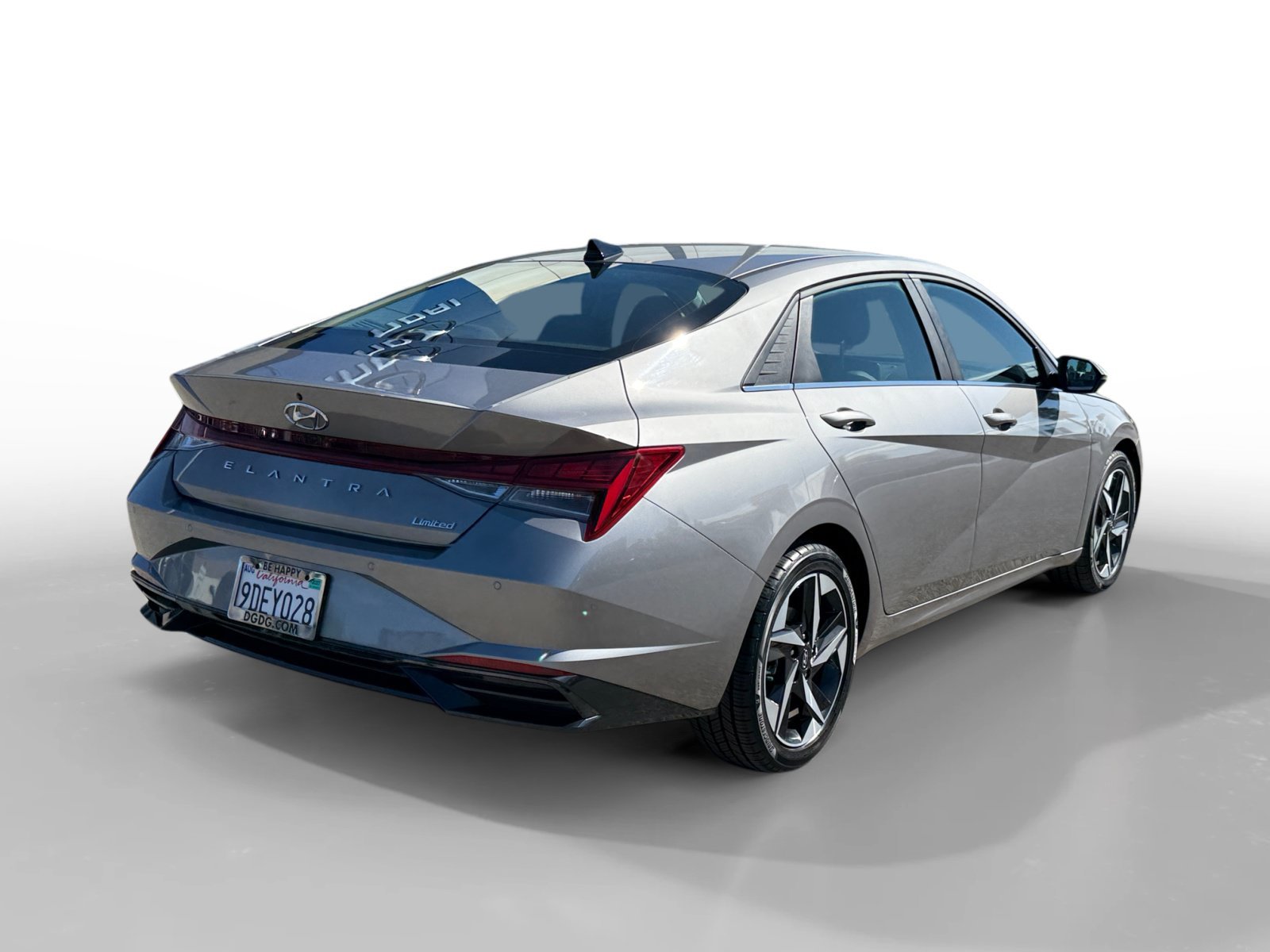 Certified Used 2023 Fluid Metal Hyundai Limited image 5