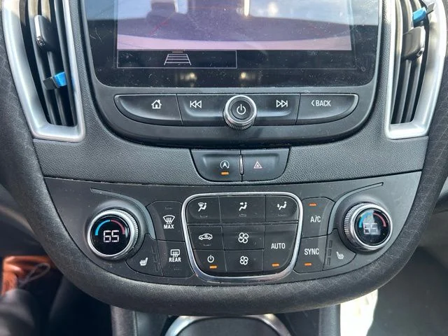 Used 2022 White Chevrolet LT image 11