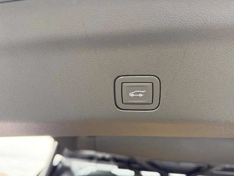 2026 GMC Yukon AT4 Ultimate - Photo 6