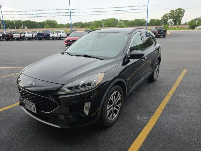 Used 2020 Black Metallic Ford SEL image 2