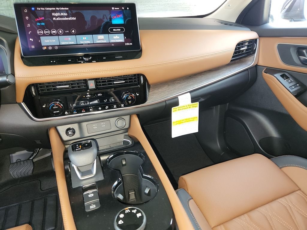 New 2026 Everest White Pearl TriCoat / Super Black Two-tone Nissan Platinum AWD image 14