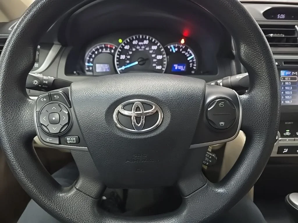Used 2013 Red Toyota LE image 18