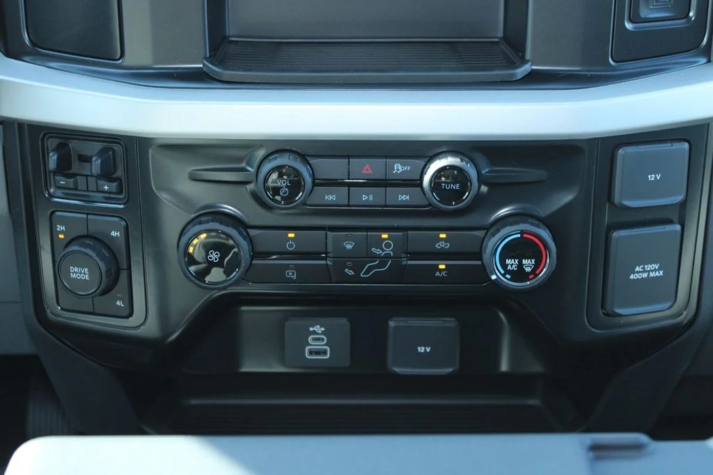 New 2026 Agate Black Metallic Ford F-250® XLT image 28