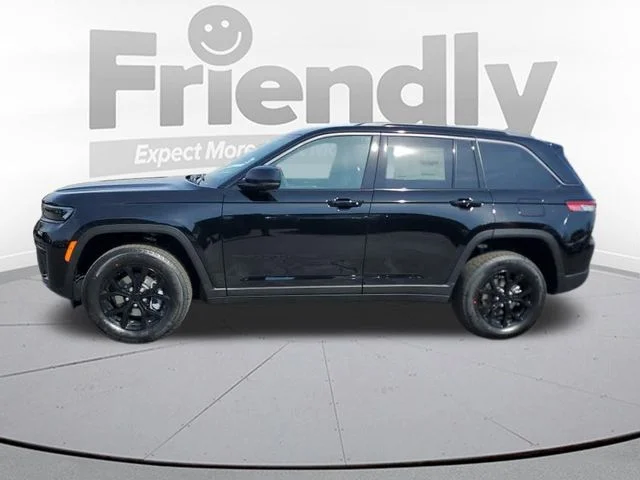 New 2026 Diamond Black Crystal Pearl-Coat Exterior Paint Jeep Altitude image 2