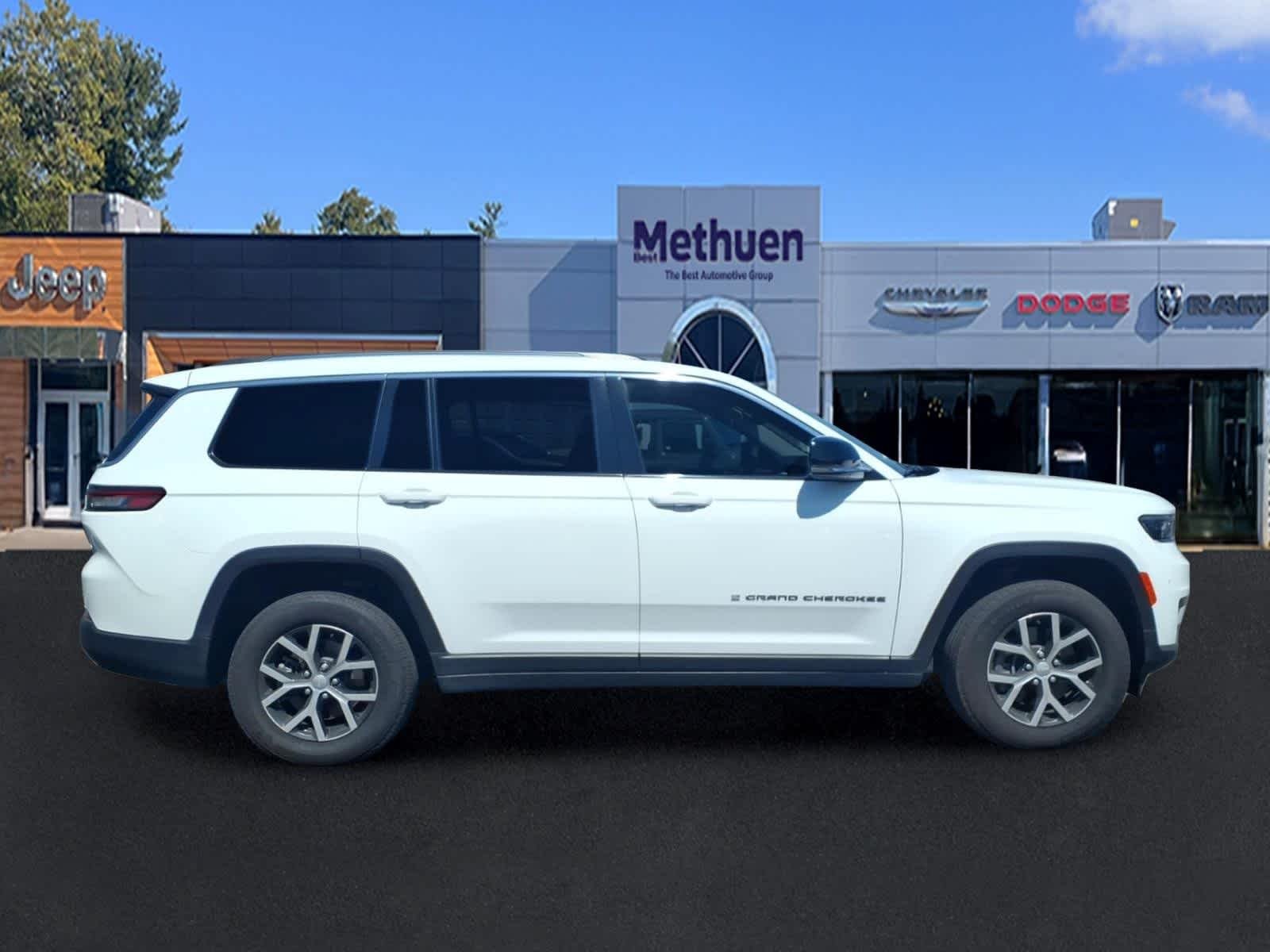 Used 2023 Bright White Clearcoat Jeep Limited image 3