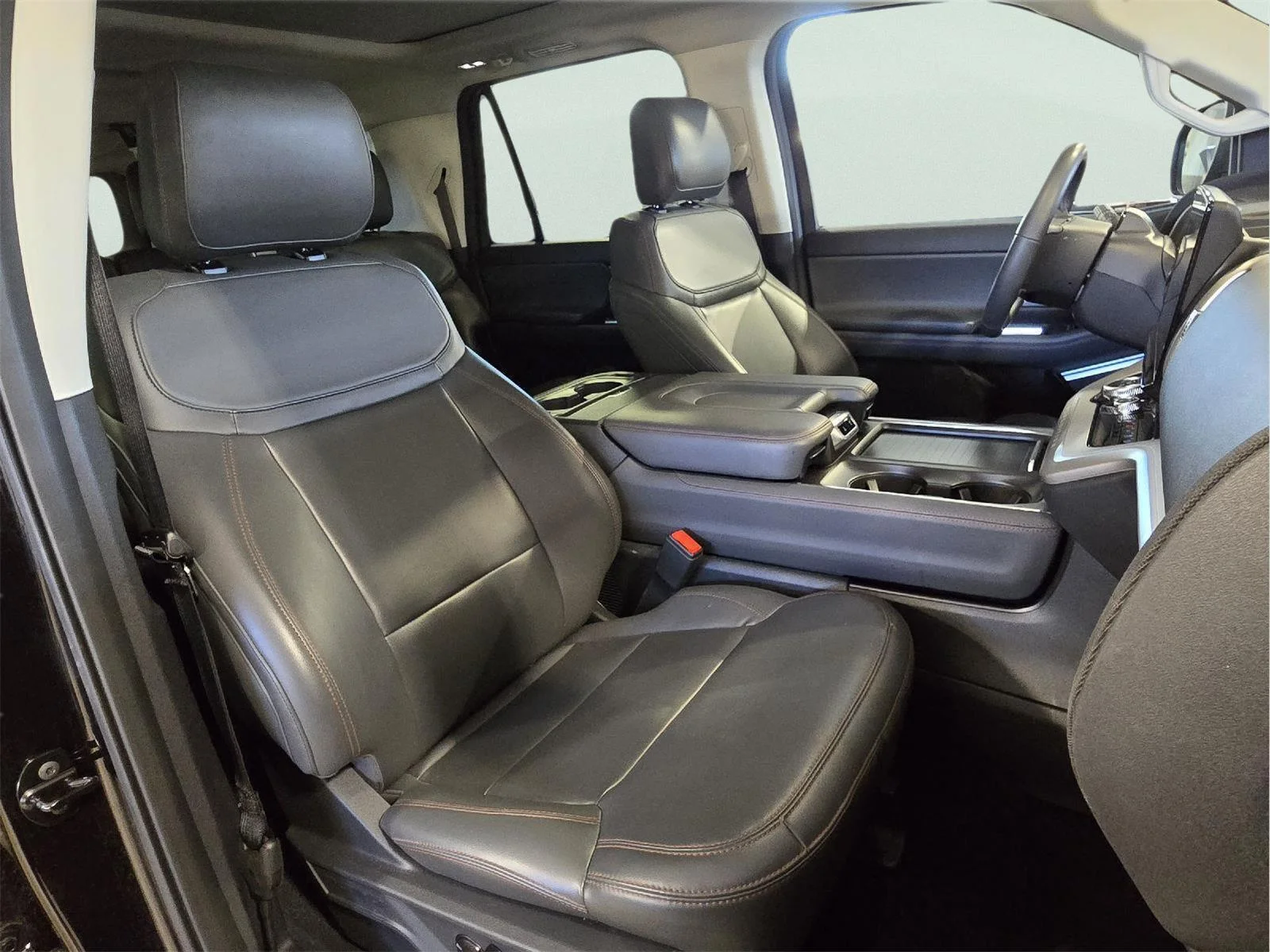 Used 2025 Agate Black Ford Active image 55