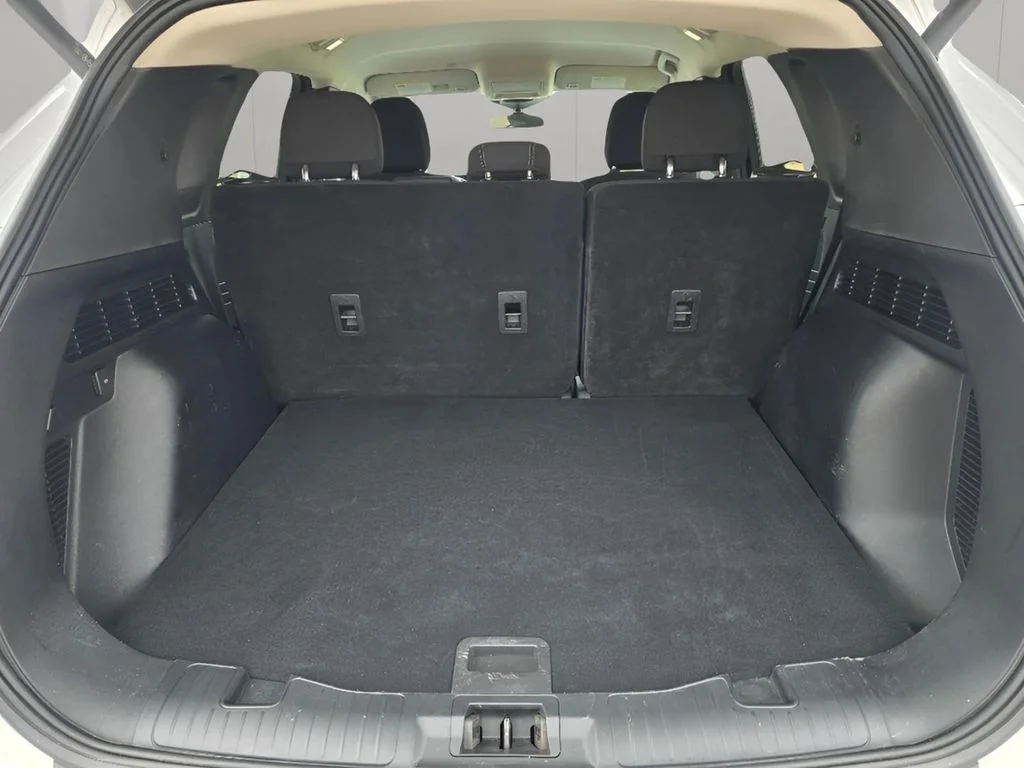Used 2024 Oxford White Ford Active image 9