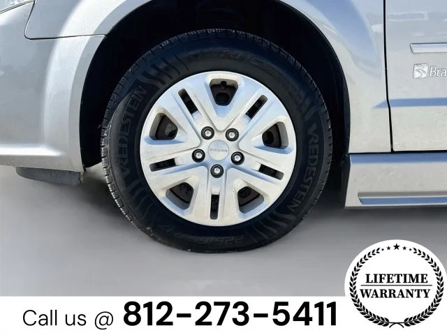 Used 2016 Silver Dodge SE image 29
