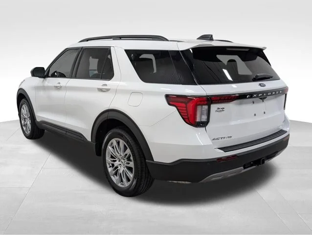 New 2026 Star White Metallic Tri-Coat Ford Active image 50
