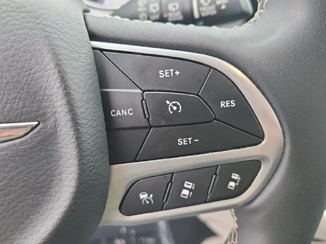 Used 2023 Silver Chrysler Touring L image 31