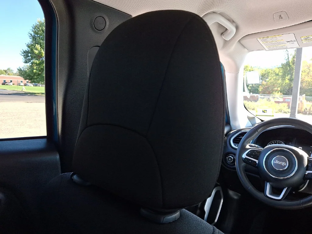 Used 2021  Jeep Latitude image 14