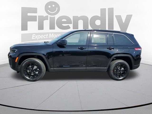 New 2026 Diamond Black Crystal Pearl-Coat Exterior Paint Jeep Altitude image 2