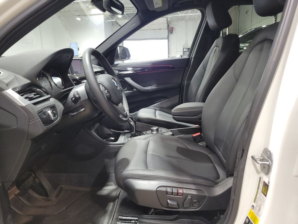 Used 2022 White BMW xDrive28i image 21