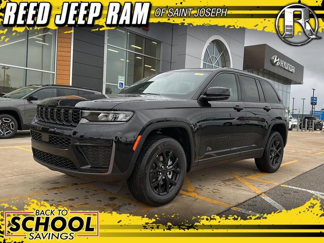 2026 Jeep Grand Cherokee Laredo Altitude