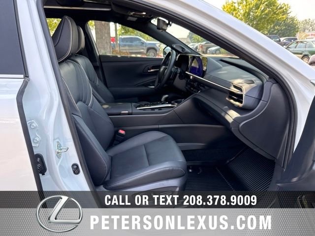 Used 2025 White Toyota Limited image 12