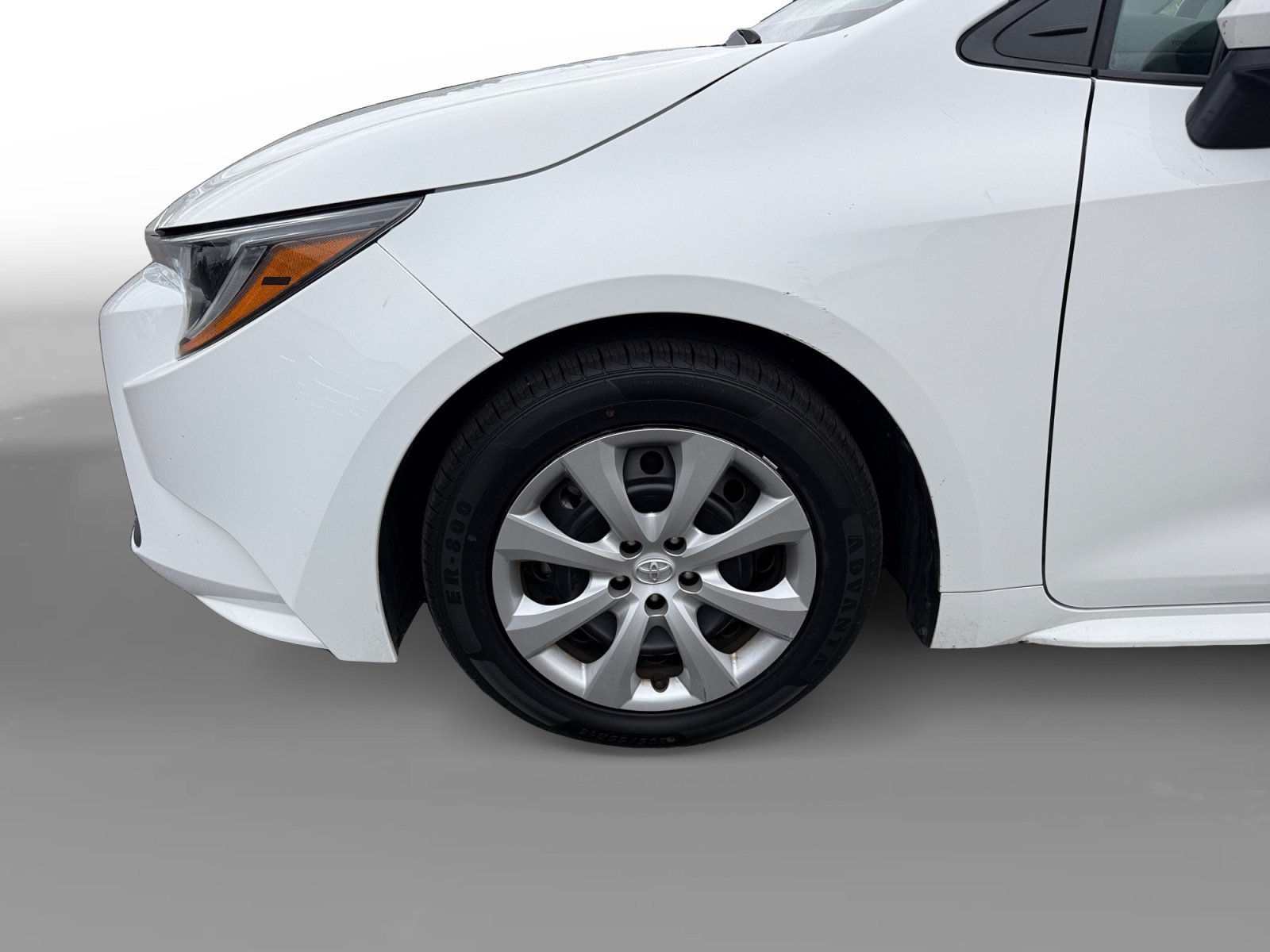 Used 2024 Ice Toyota LE image 9