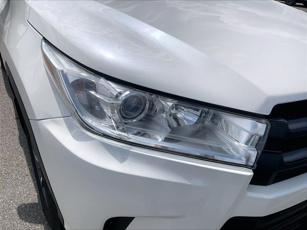 Used 2019 Blizzard Pearl Toyota XLE image 32