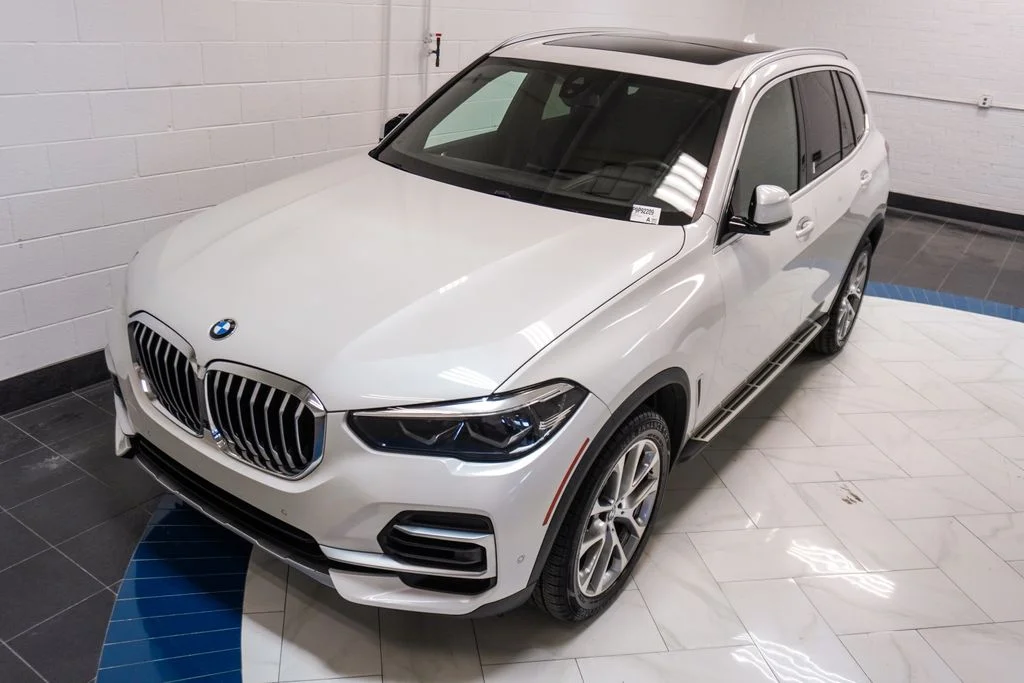 Used 2023 White BMW sDrive40i image 40
